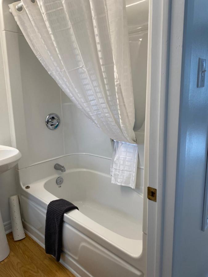 Webbers Lake Charlotte Motel Queen And Double Bed 외부 사진