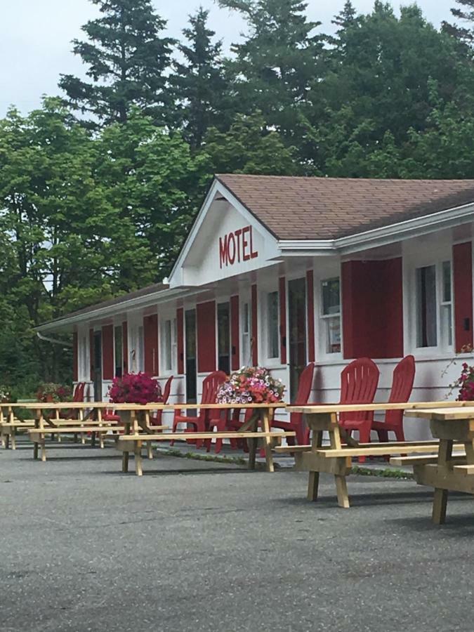 Webbers Lake Charlotte Motel Queen And Double Bed 외부 사진